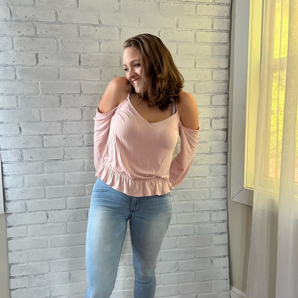 Profile Picture of Danielle Olszewski (@danielleolsz98) on Poshmark