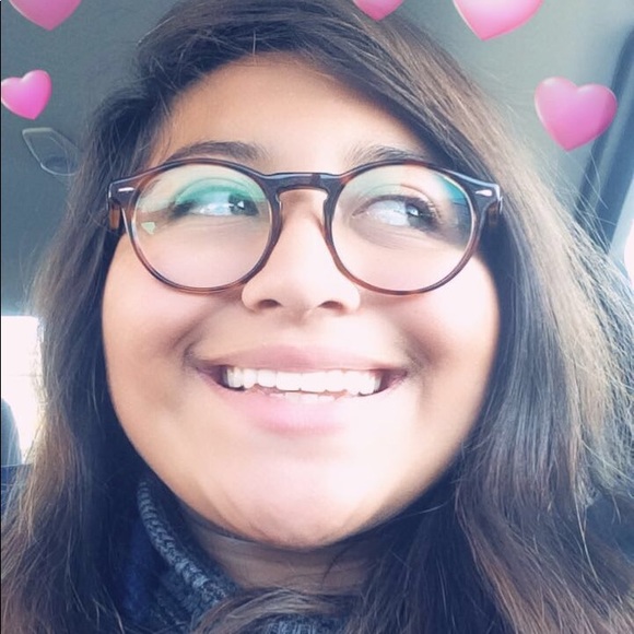 Profile Picture of Bianca Espinal (@bianca_e1227) on Poshmark