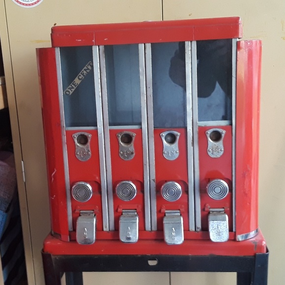 Profile Picture of I Walerczyk (@mrpinball) on Poshmark