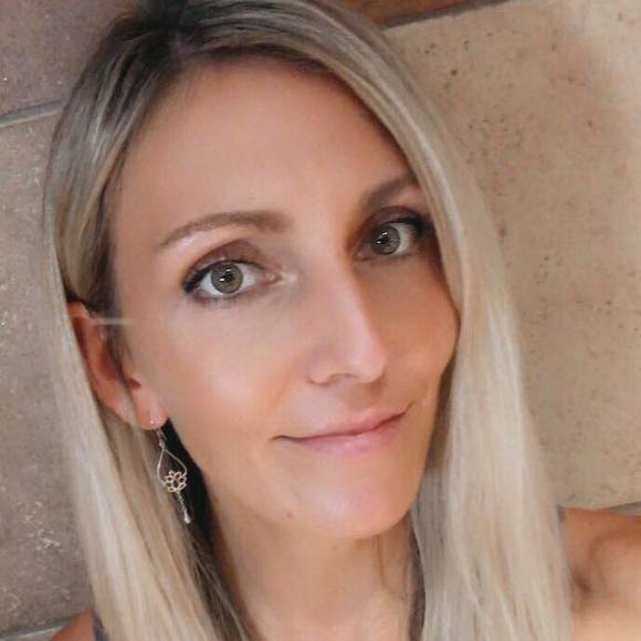 Profile Picture of Tonya Colwell (@mybella1221) on Poshmark