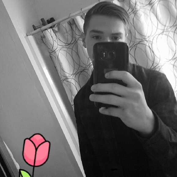 Profile Picture of Brandon Mackovick (@bmackovick) on Poshmark