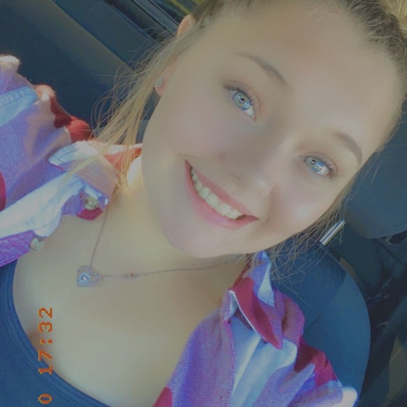 Nicole Durgan - Poshmark Profile Picture of Nicole Durgan (@nicoledurgan8) on Poshmark