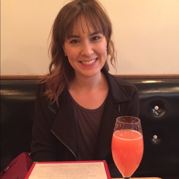 Profile Picture of Mary Mcdevitt (@maryesqstyle) on Poshmark