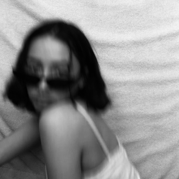 Profile Picture of Gabriella Chavez (@atomicbeens) on Poshmark