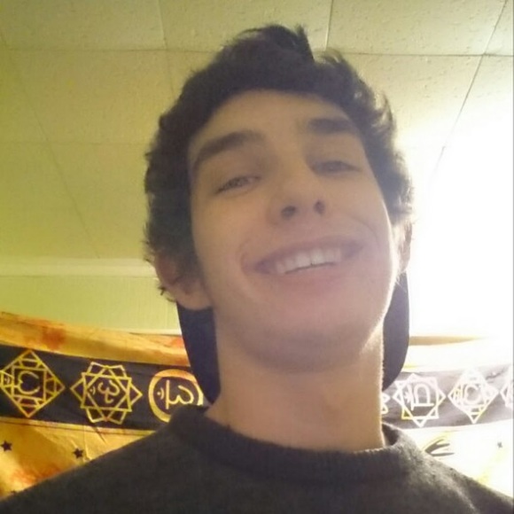 Profile Picture of Joe Bauer (@brohanskeee) on Poshmark