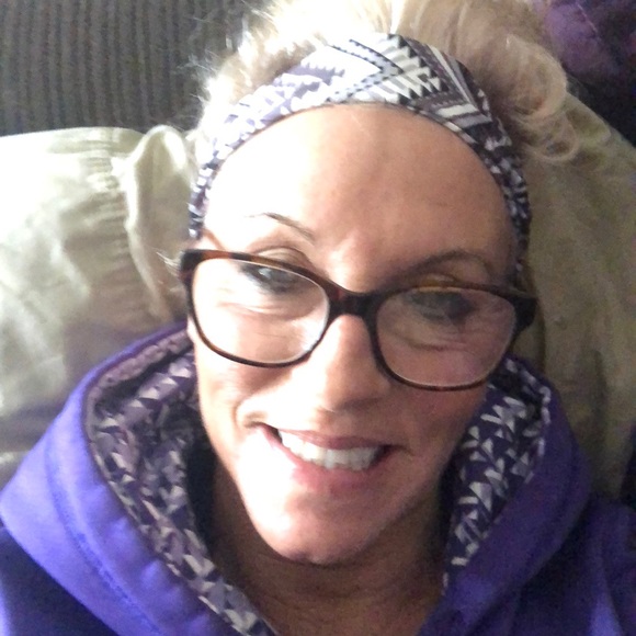 Profile Picture of Jennifer Mosher (@jennifermosher) on Poshmark
