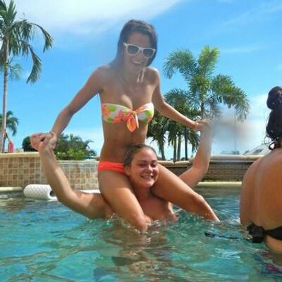 Profile Picture of AlexandraMarieAlgar (@modestmerchant) on Twitter