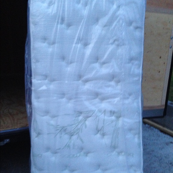 Profile Picture of Alberto Barrita (@colchones) on Poshmark