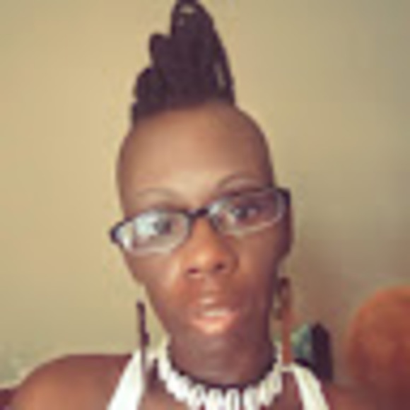 Profile Picture of Tonya Daniel (@zhenchelle) on Poshmark