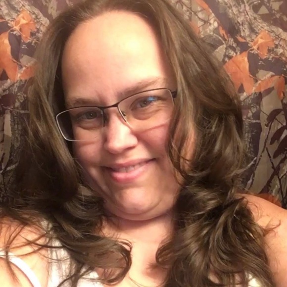 Profile Picture of Amy Schellenberg (@amyschellenb488) on Poshmark