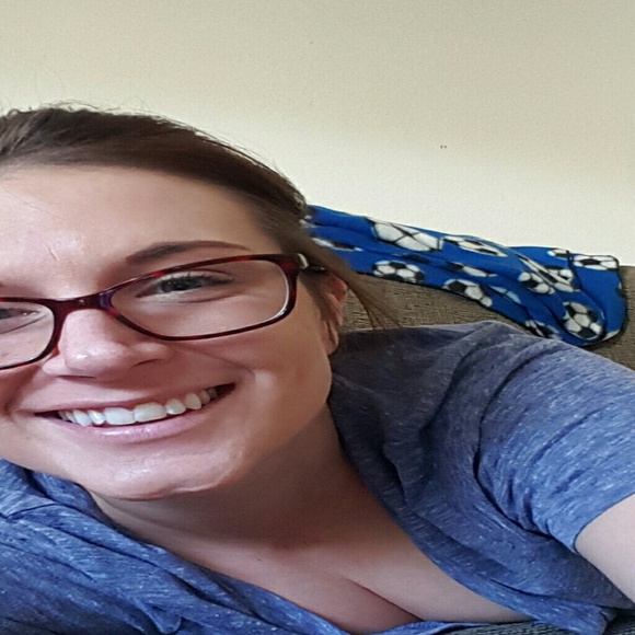 Profile Picture of Denelle Borisuk (@d_nell) on Poshmark