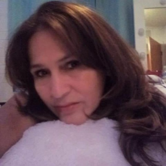 Profile Picture of Sylvia e Enriquez (@sylviagibbons95) on Poshmark