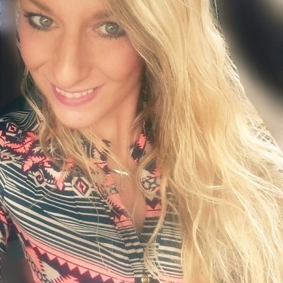 Profile Picture of Adrianne Faulkner (@anf1986) on Poshmark