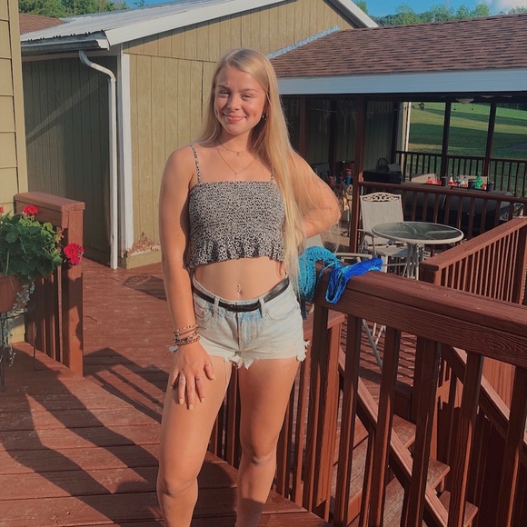 Profile Picture of Lindsey Goodenough (@lindseygood24) on Poshmark