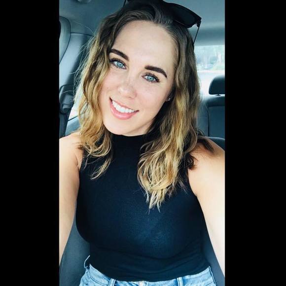 Profile Picture of Cassie Harberts (@cassieharberts) on Poshmark