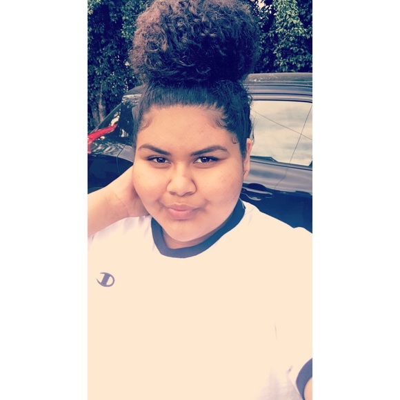 Profile Picture of Darlene Gutierrez (@darlaa213) on Poshmark