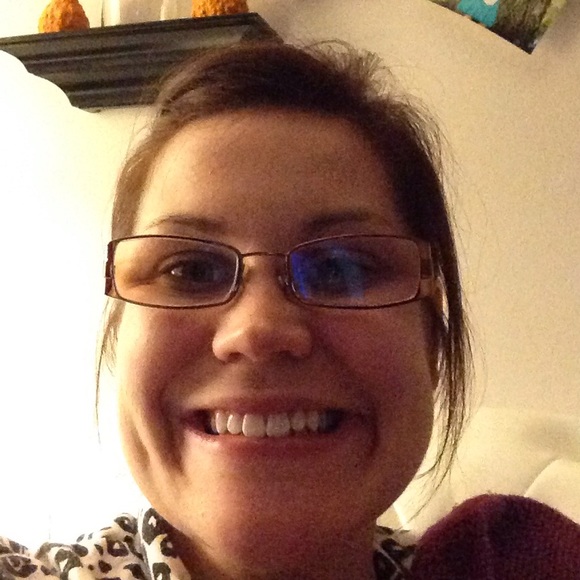 Profile Picture of Danielle Borman (@dborman) on Poshmark