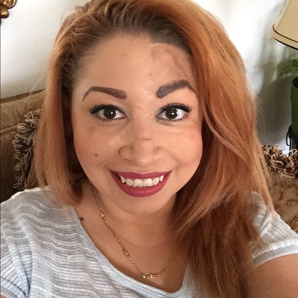 Profile Picture of Donna Suitter (@ddonegt) on Poshmark
