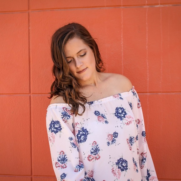 Profile Picture of Dayna Hurson (@daymarie100) on Poshmark