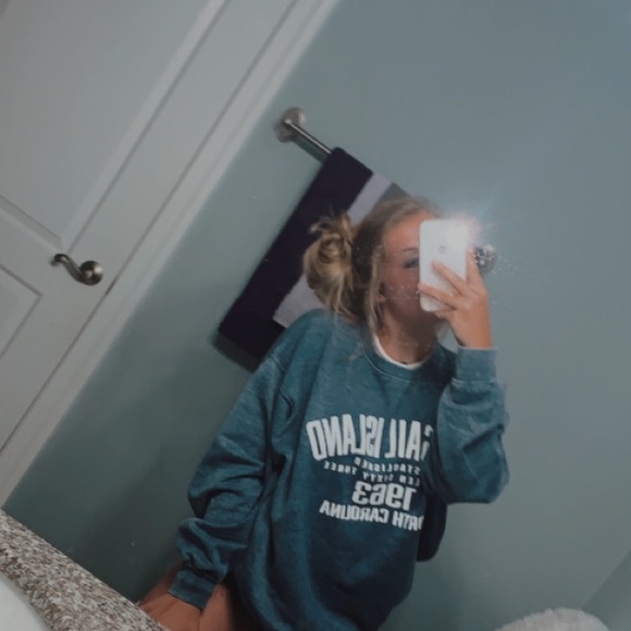 Profile Picture of Kenleigh Fearnside (@kenleighgracef) on Poshmark