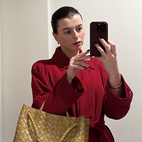 Profile Picture of Ewelina Kulikowska (@itsaveline) on Poshmark