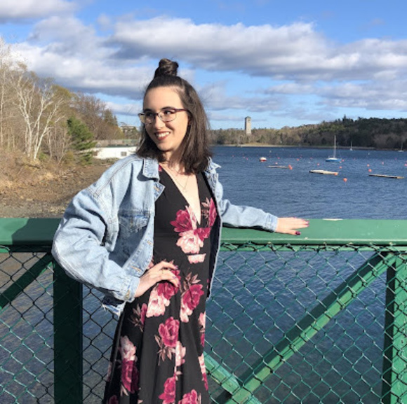 Profile Picture of Tori Adlington (@tori_adlington) on Poshmark