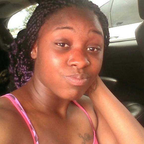 Profile Picture of Miracle Demouy (@mrssimon22) on Poshmark