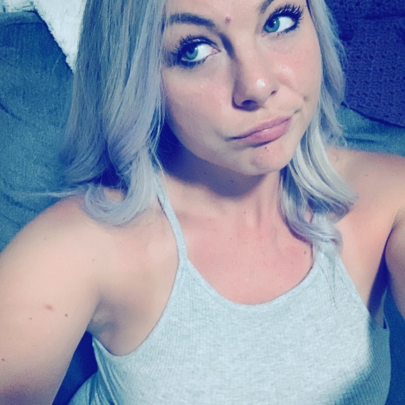 Danielle Giannone - Poshmark Profile Picture of Danielle Giannone (@deetimestw0) on Poshmark