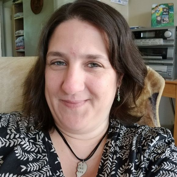 Profile Picture of Traci Bezanson (@concreteangel30) on Poshmark