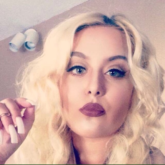 Profile Picture of Shantelle Wasicki (@shaladdyy) on Poshmark