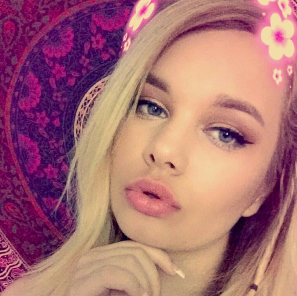 Profile Picture of Beth Pigg (@bethpigg) on Poshmark