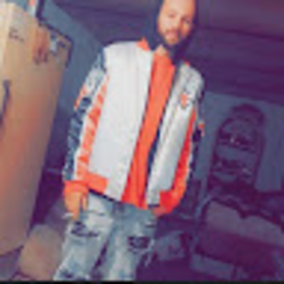 Shaun Wright - Poshmark Profile Picture of Shaun Wright (@sw1903701) on Poshmark