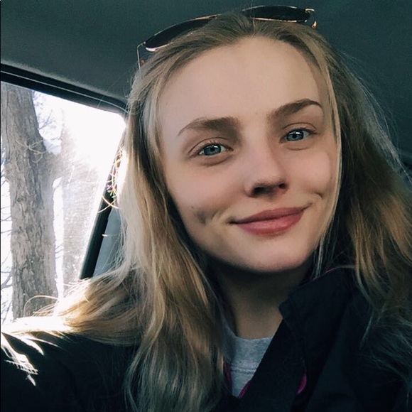 Profile Picture of Mikenzie Browning (@mikenzie01) on Poshmark