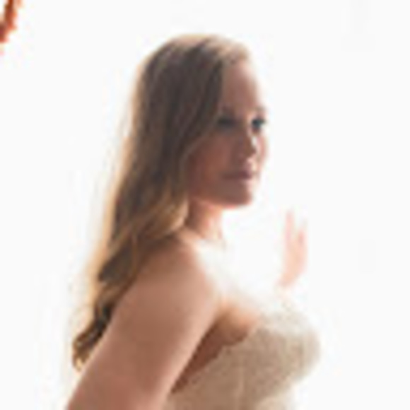 Profile Picture of Dani Lomasney (@danilomasney) on Poshmark