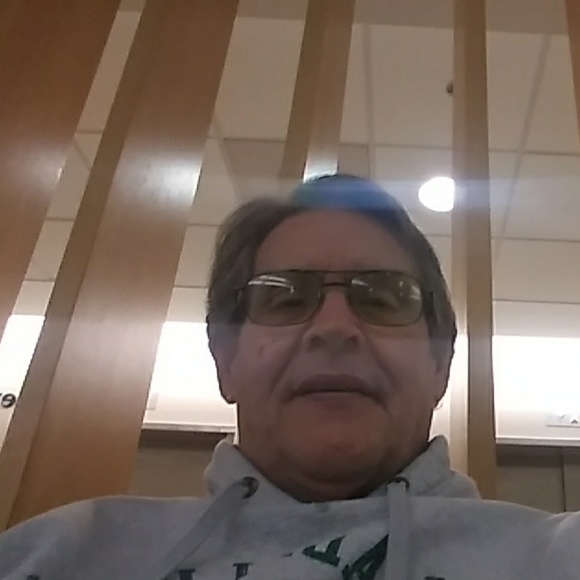 Profile Picture of Leonard Paskel (@lenpaskel) on Poshmark