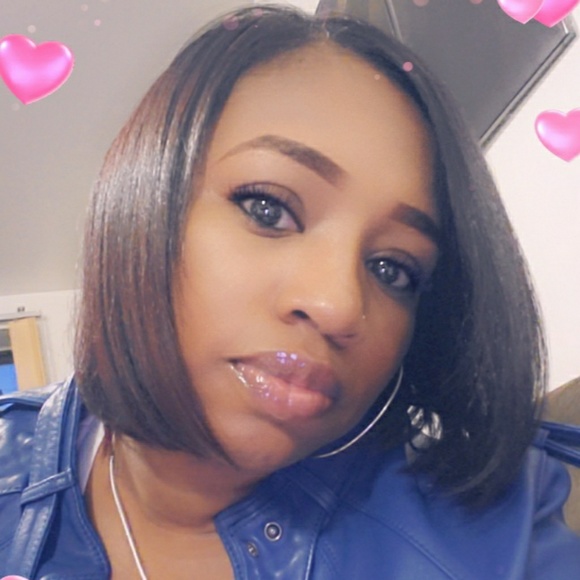 Profile Picture of Tracy Stith (@maliqakil) on Poshmark