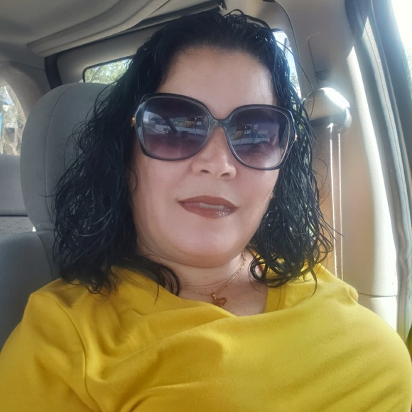 Profile Picture of Sonia Santiago (@noemi7601) on Poshmark