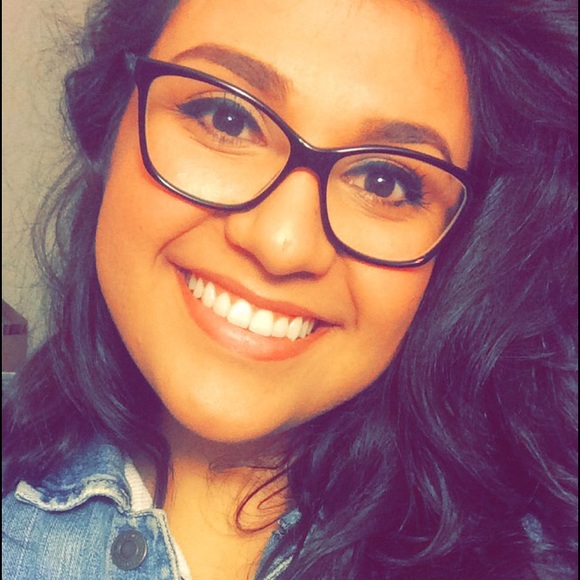 Profile Picture of Julia Devito (@jdevi002) on Poshmark