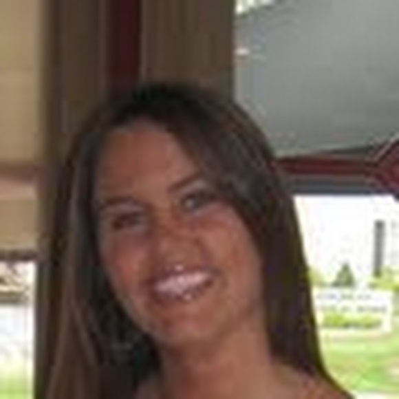 Profile Picture of Candice Thompson (@candicethomp621) on Poshmark