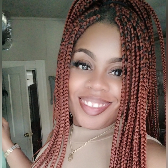 Profile Picture of Candice Clayton (@candeee) on Poshmark
