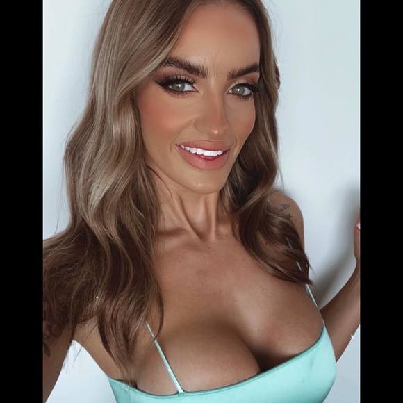 Profile Picture of Emalee Hullick (@emalee_hullick) on Poshmark