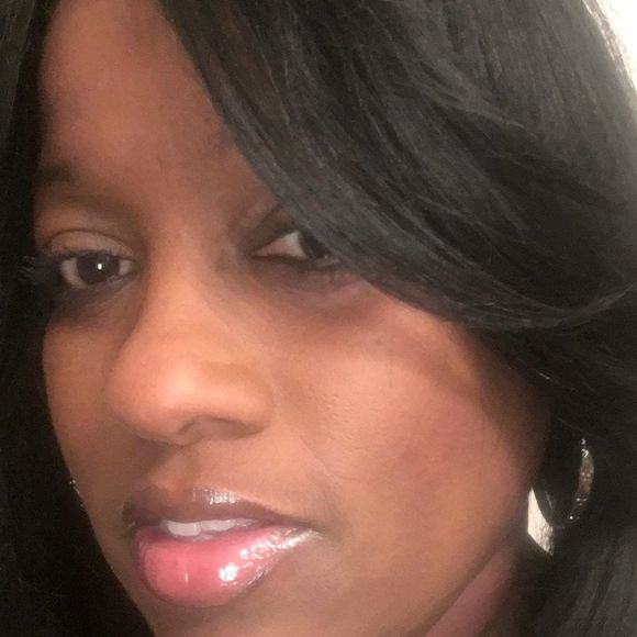 Alicia Bluett - Poshmark Profile Picture of Alicia Bluett (@aliciabluett43) on Poshmark