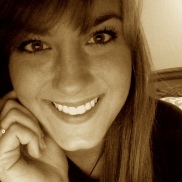 Profile Picture of Mario Perry (@mariok17) on Poshmark