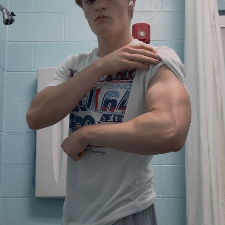 Profile Picture of ian (@ians_acc0) on Tiktok