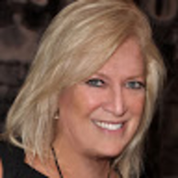 Profile Picture of Sandy Blye (@sandyblye) on Poshmark
