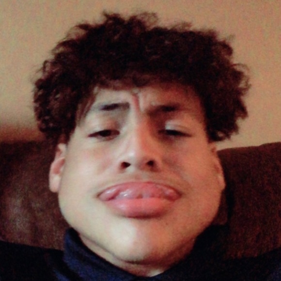 Profile Picture of Xavier Bell (@xbell26) on Poshmark