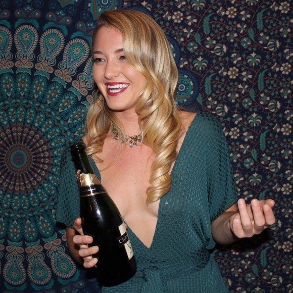 Profile Picture of Alex Miele (@alexmiele) on Poshmark