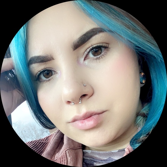 Profile Picture of Courtney Duran (@courtneyd53716) on Poshmark