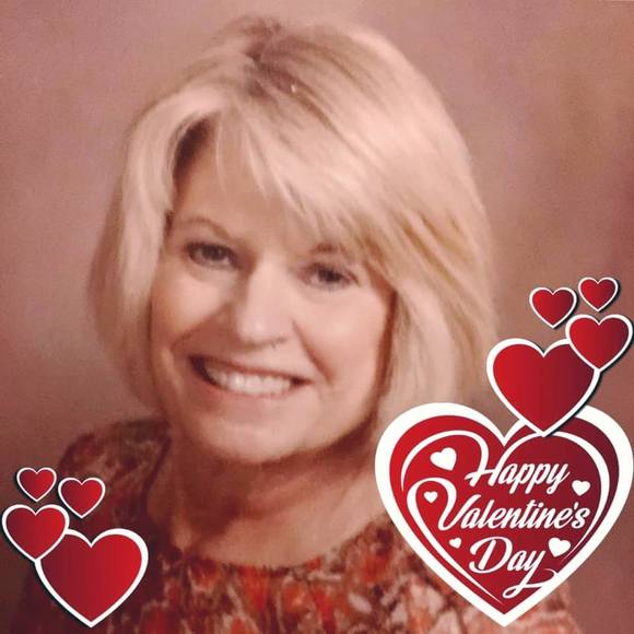 Profile Picture of Donna Mitchell travis (@donnamitchel717) on Poshmark