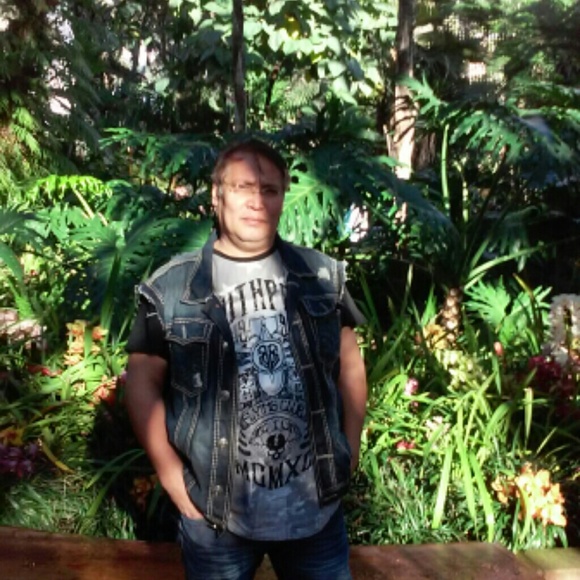 Profile Picture of Adam Ser (@serik) on Poshmark